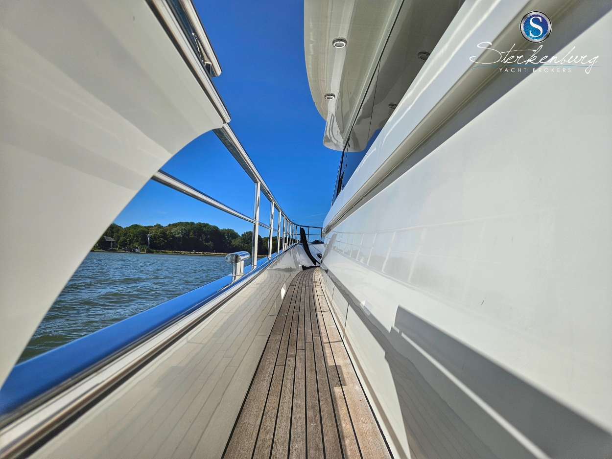 foto: 14 Van der Valk Continental II 2300 ALU-IPS