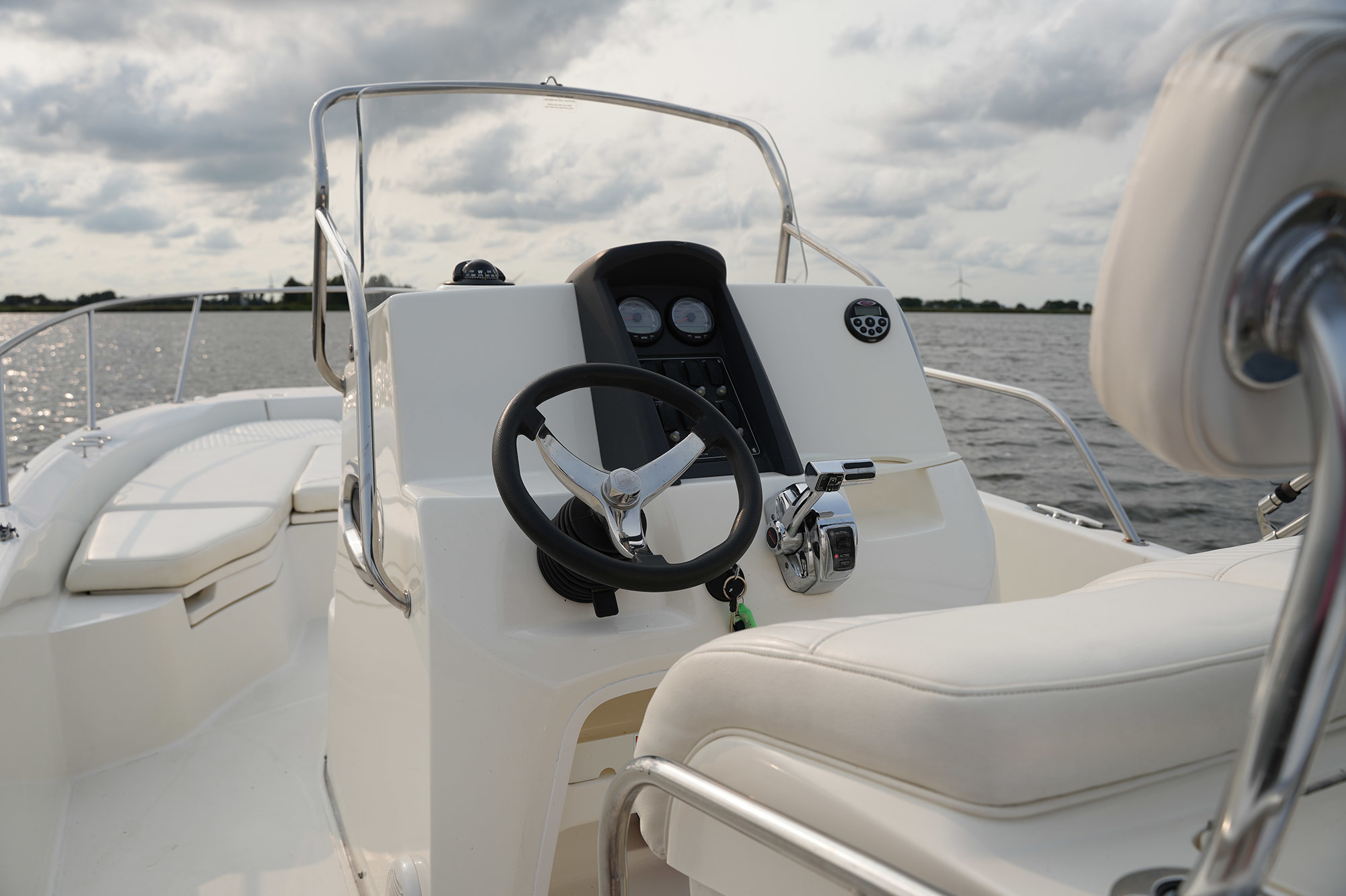 foto: 8 Boston Whaler 230 Dauntless