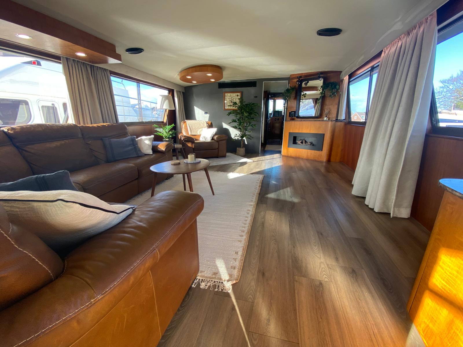 foto: 18 Hatteras 70 Fly ( Varend Woonschip )