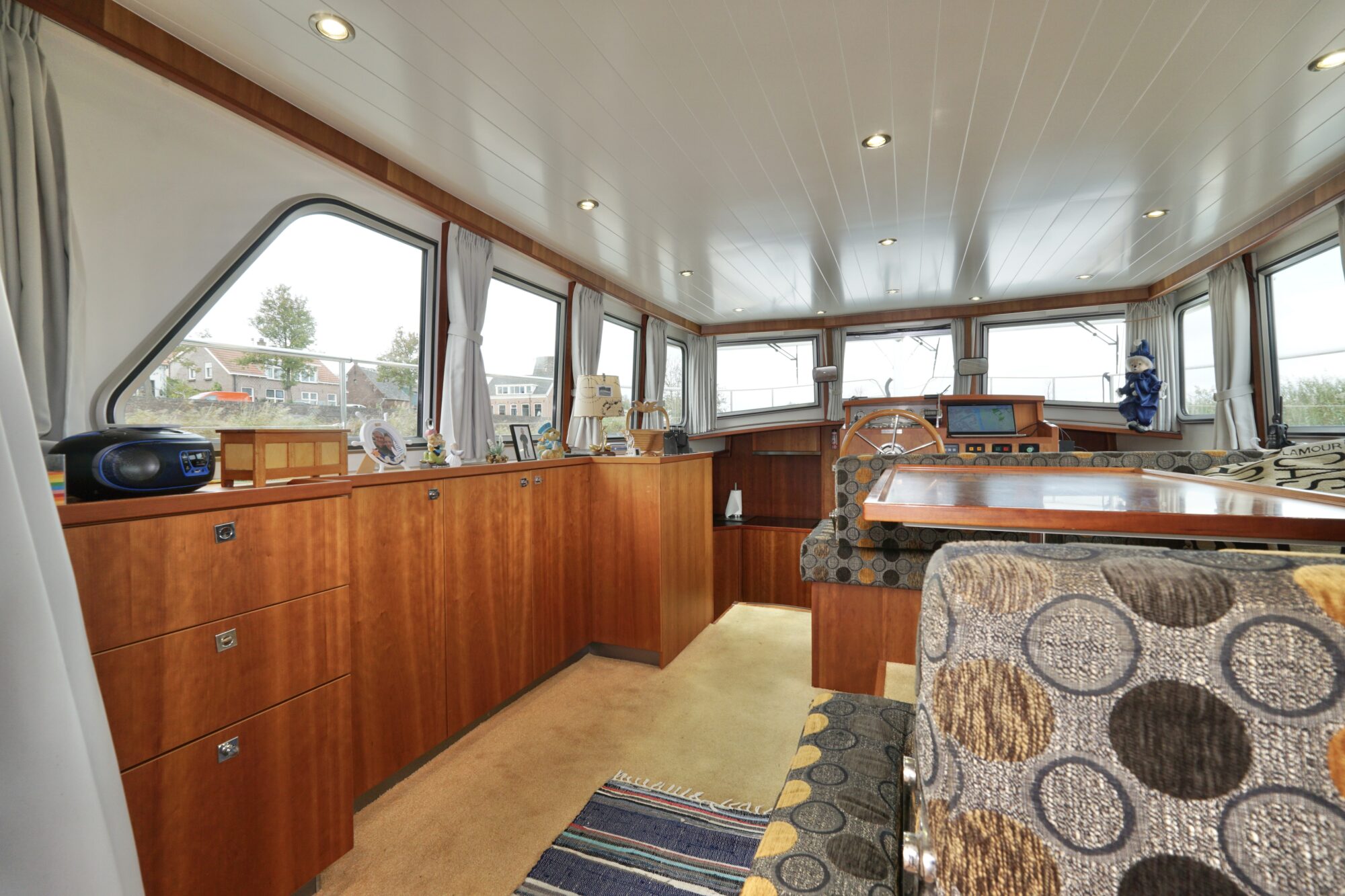 foto: 56 Serious Yachts Serious Yachts Gently Low Bridge 45 Sedan