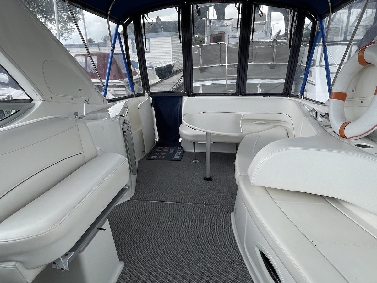foto: 8 Bayliner  335 Cruiser