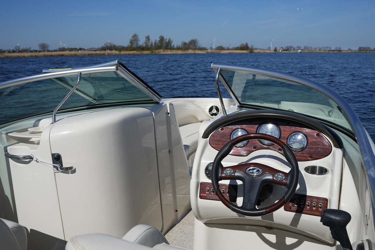 foto: 17 Sea Ray 220 Sundeck