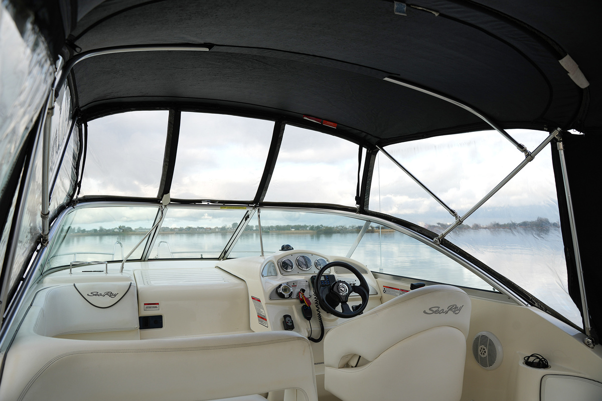 foto: 30 Sea Ray 255 Sundancer