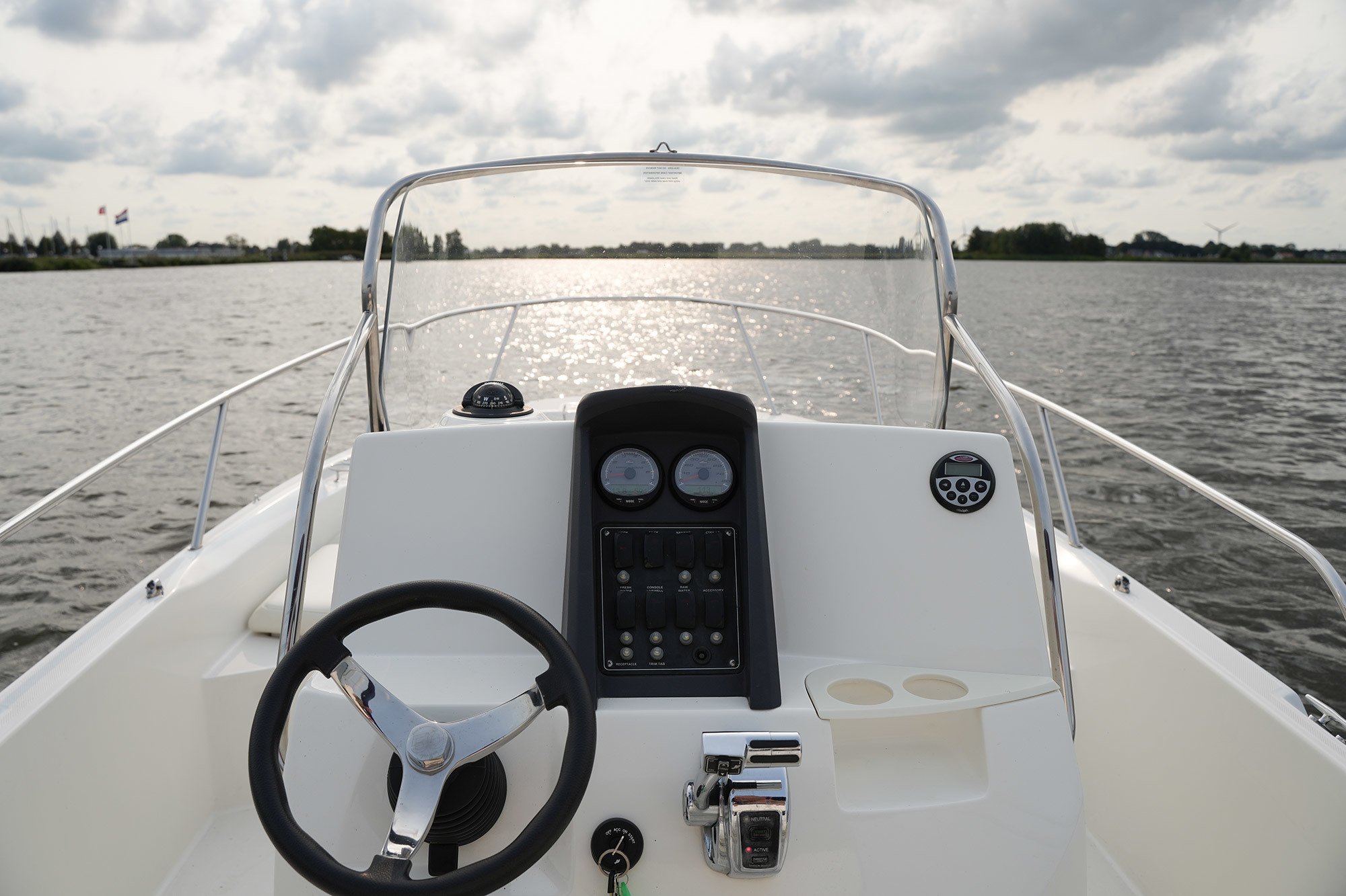 foto: 9 Boston Whaler 230 Dauntless