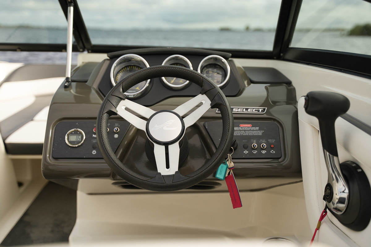 foto: 15 Sea Ray 19 SPX