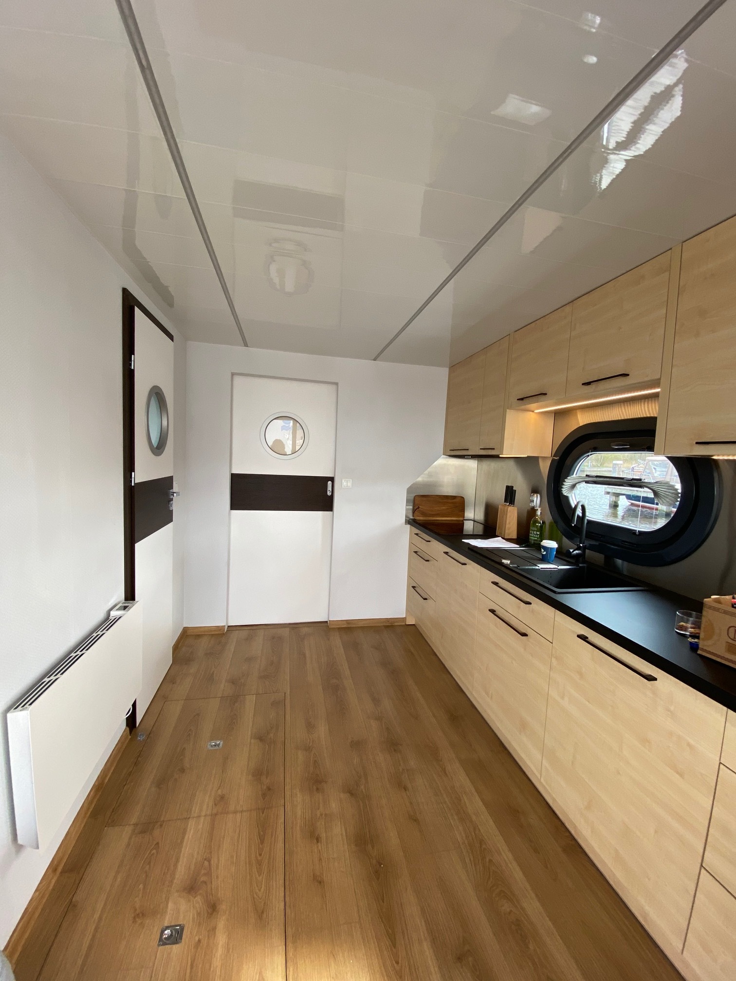 foto: 12 Campi 400 Per Direct Irnsum Ligplaats (Houseboat)