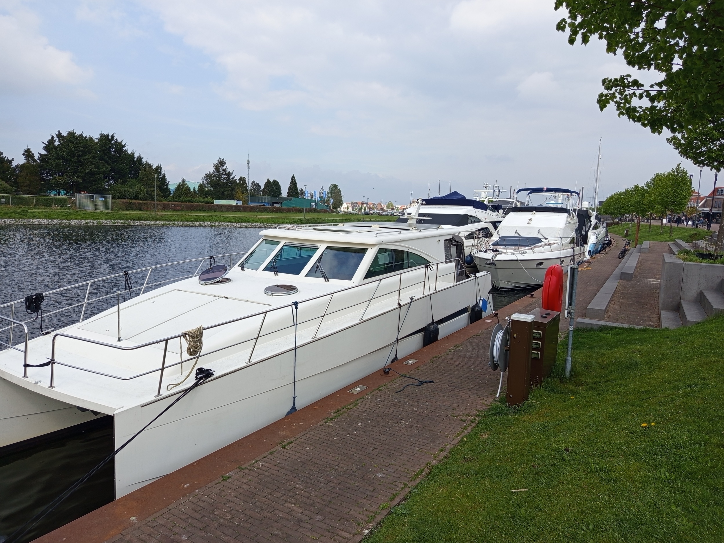 Motor Catamaran 12.5