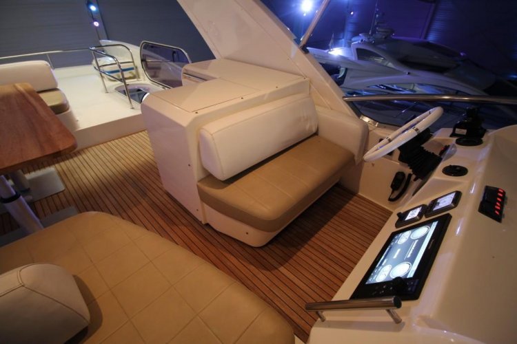 foto: 37 Azimut 60