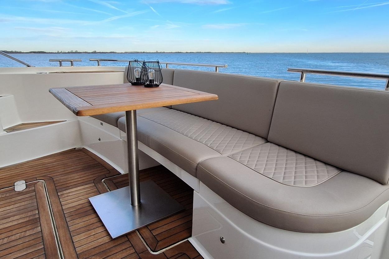 foto: 6 Fairline  Phantom 43