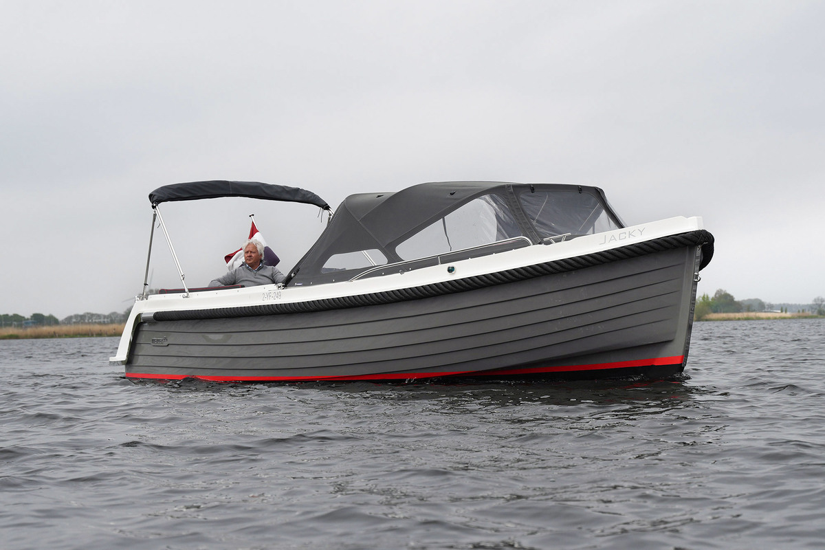 foto: 12 Intender 820