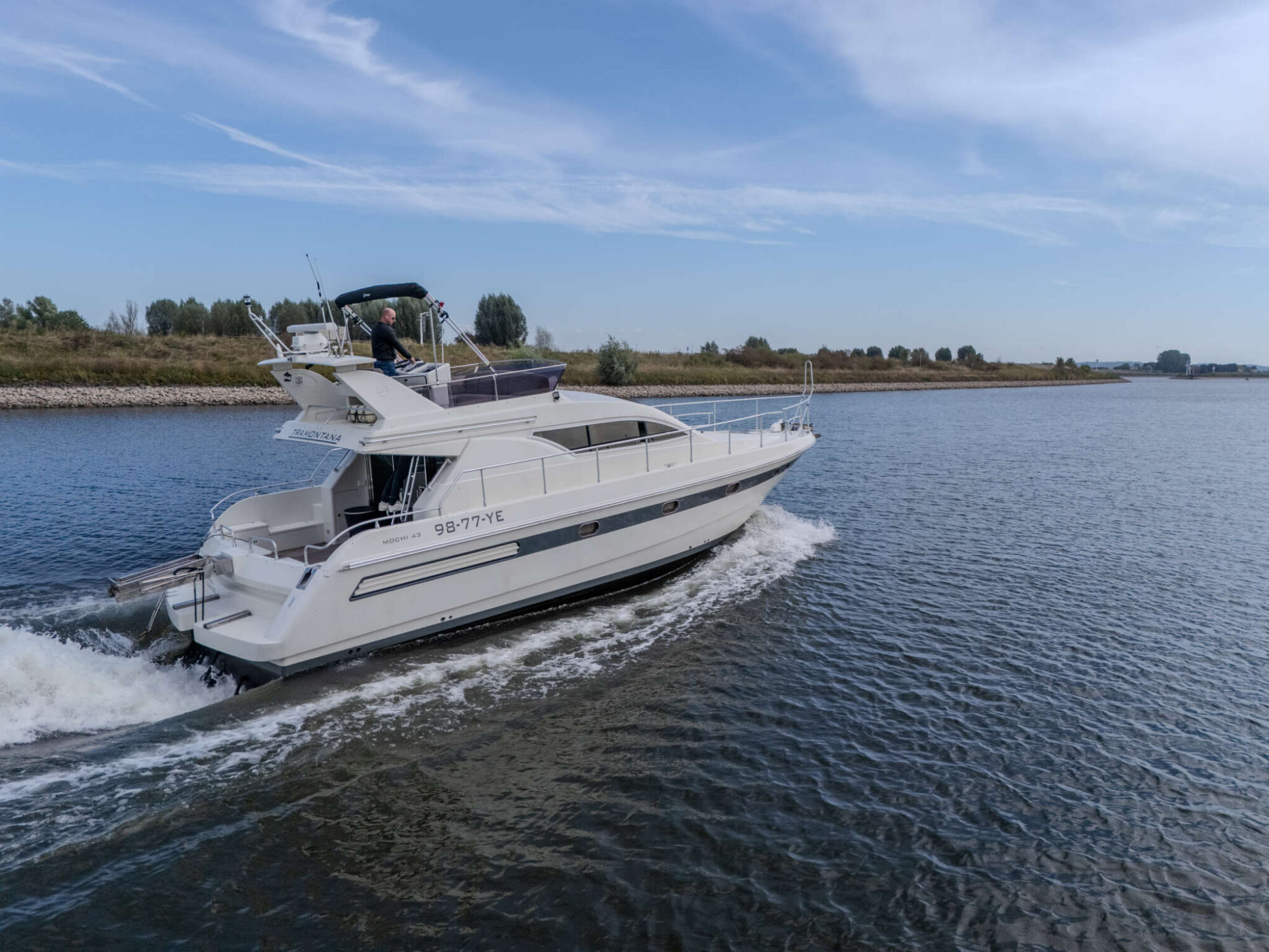 foto: 26 Mochi Craft Mochi Craft 43 Flybridge