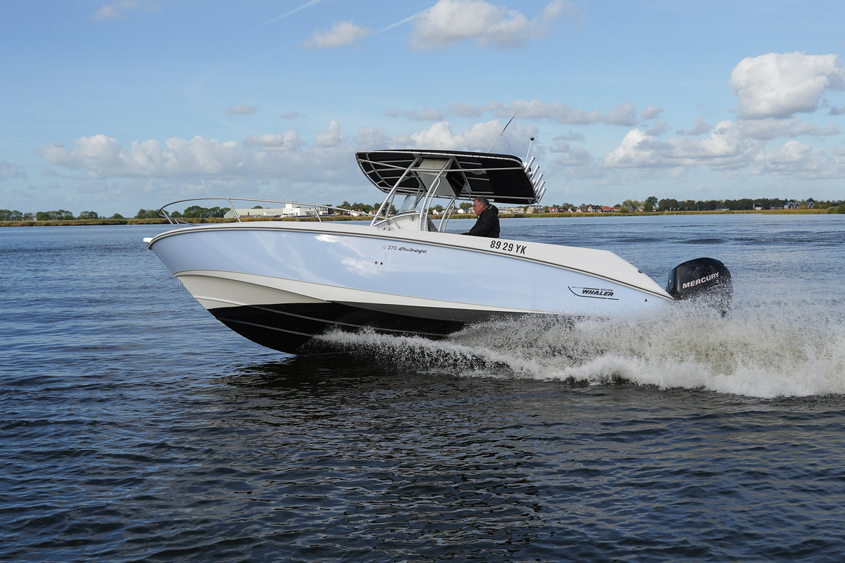 foto: 18 Boston Whaler 270 Outrage