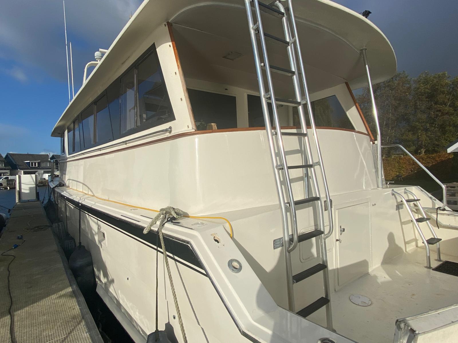 foto: 19 Hatteras 70 Fly ( Varend Woonschip )