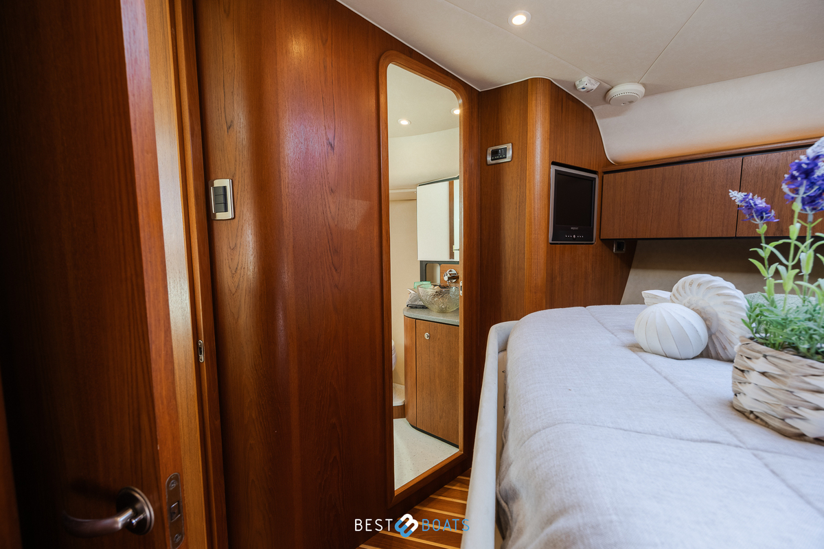 foto: 16 Tiara 4300 Sovran