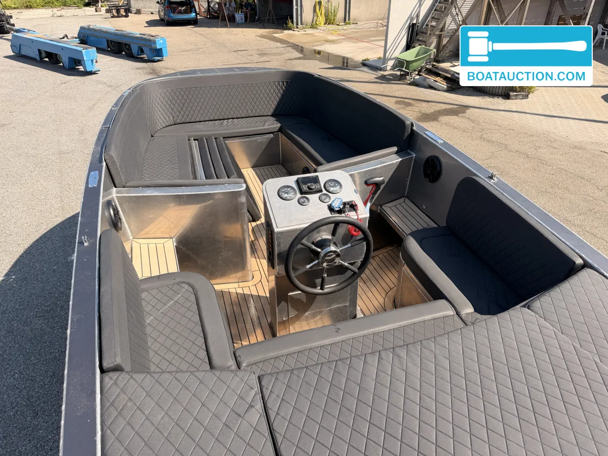 foto: 5 Luxury Alu tender 65