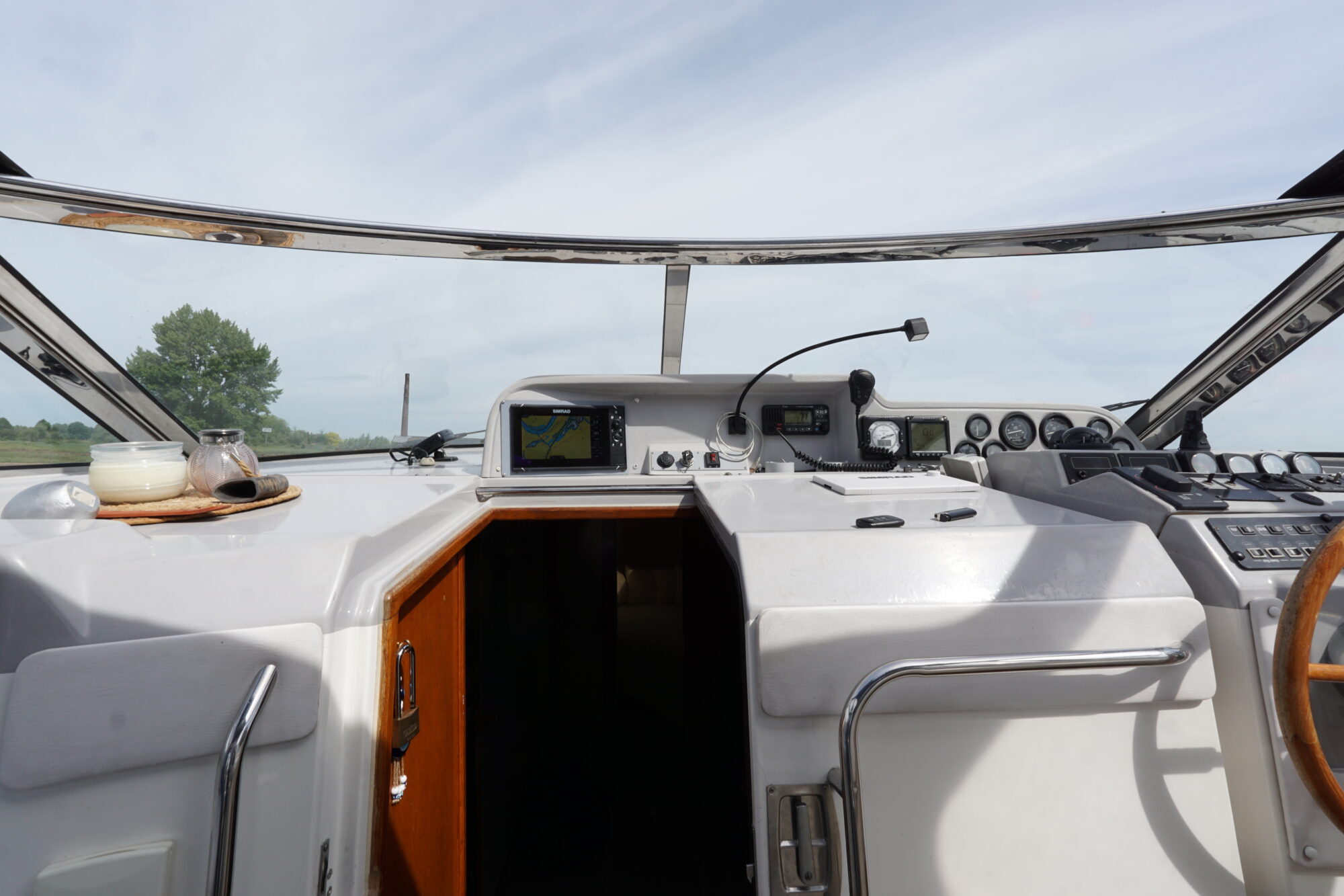 foto: 19 Sealine Sealine 328 Sport Bridge