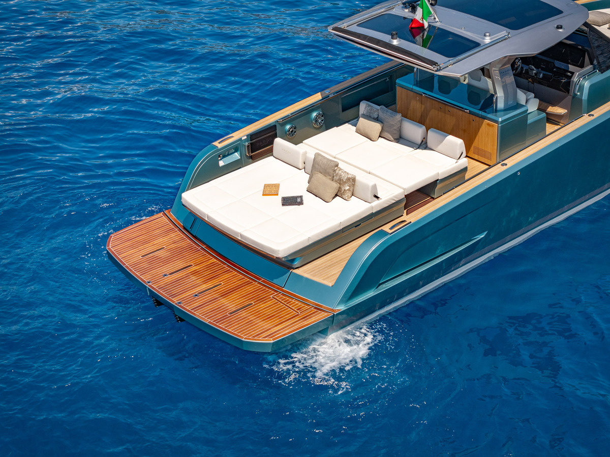 foto: 26 PARDO YACHTS 43  ON STOCK