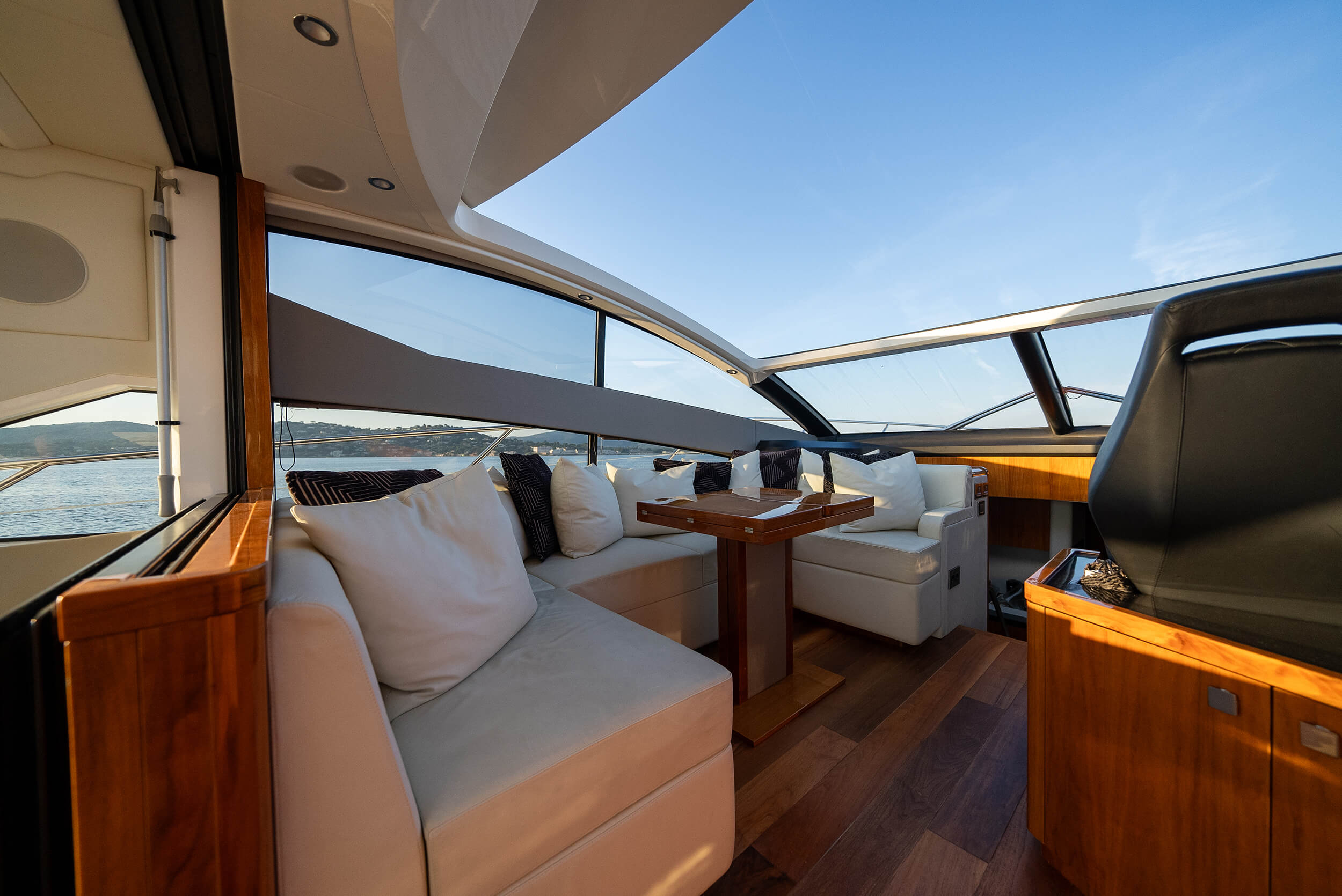 foto: 38 Sunseeker Predator 57