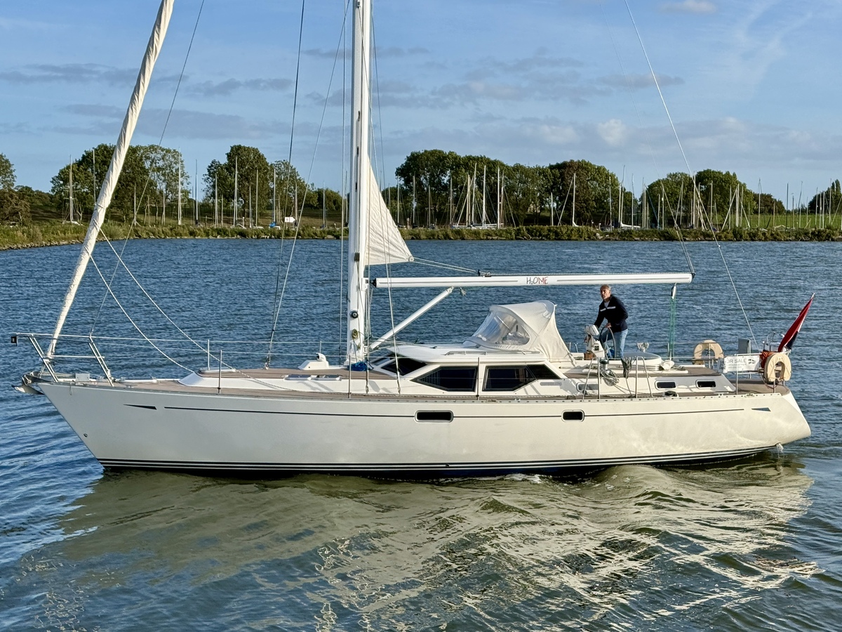 foto: 13 Oyster 45 Deck Saloon