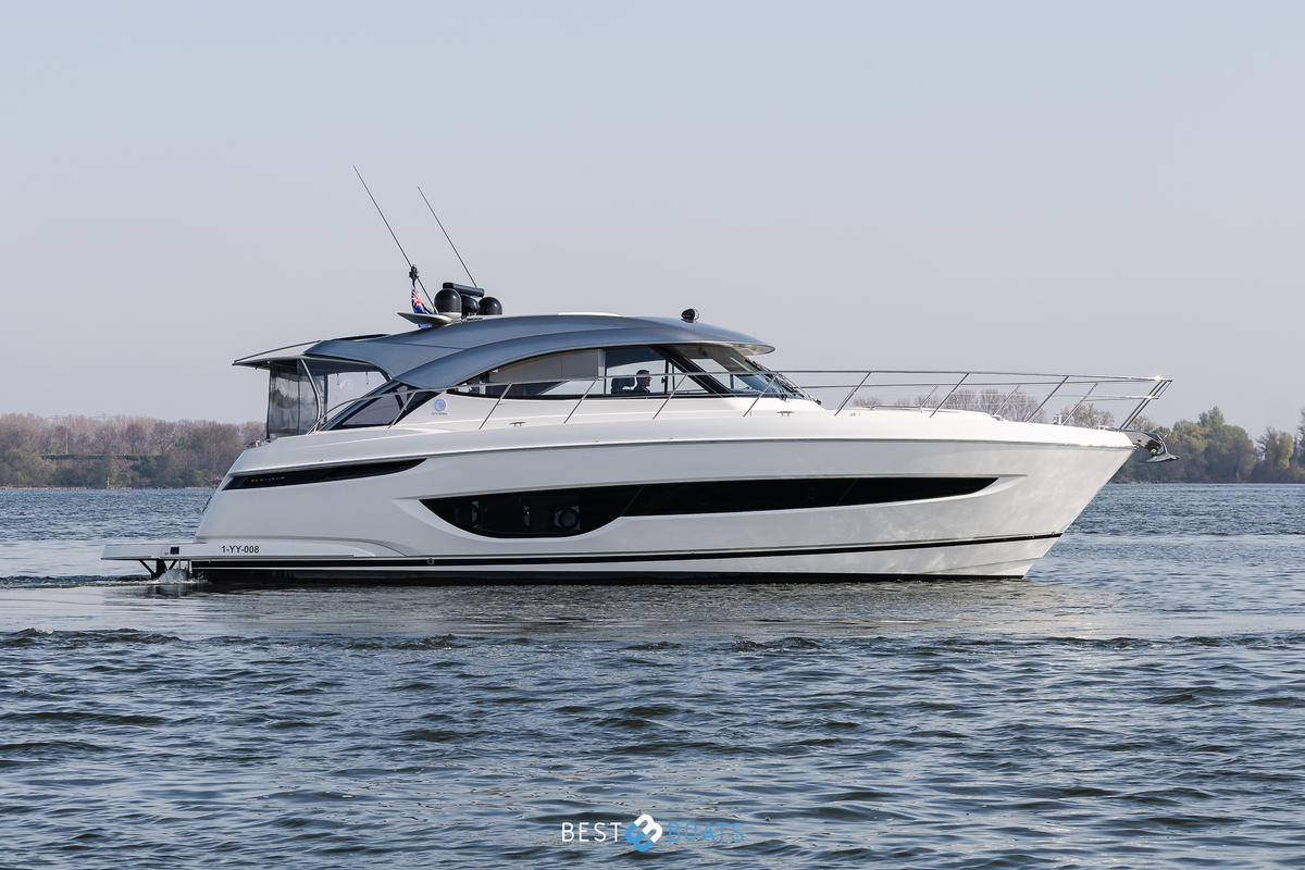 foto: 25 Riviera 4600 SPORT YACHT-PLATINUM EDITION
