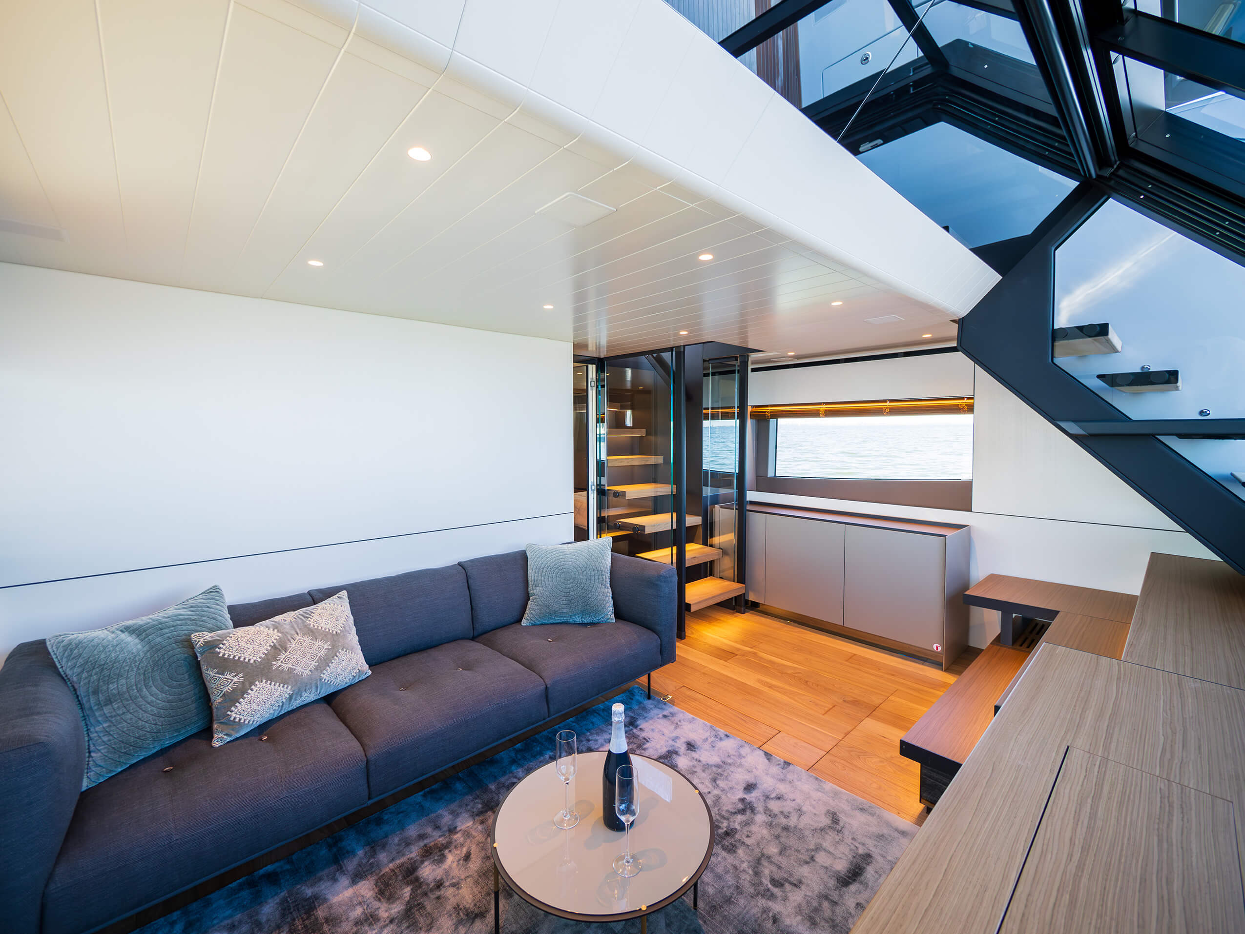 foto: 18 Bluegame BGX60