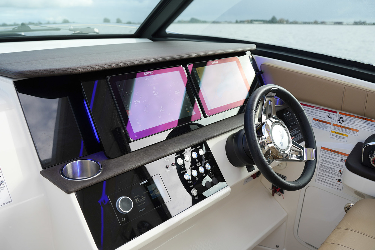 foto: 31 Sea Ray Sundancer 320