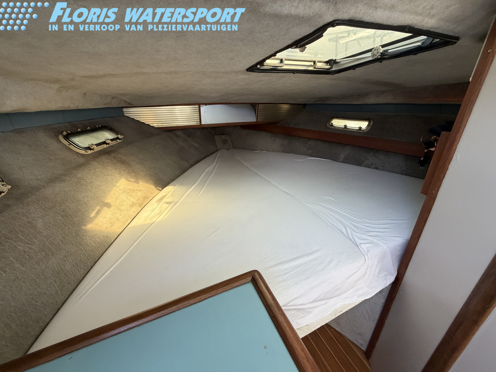 foto: 9 Bayliner 2858 Fly