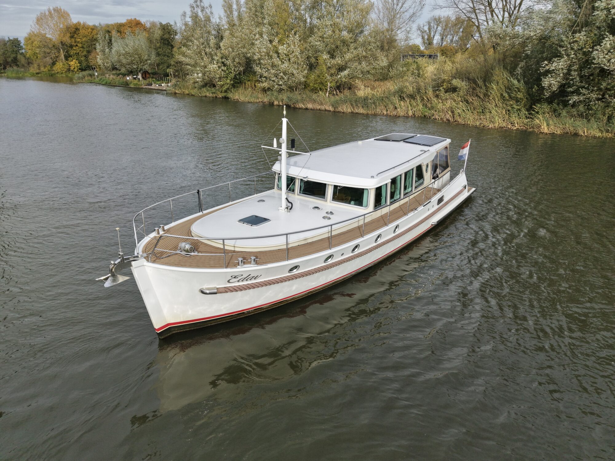 foto: 57 Serious Yachts Serious Yachts Gently Low Bridge 45 Sedan