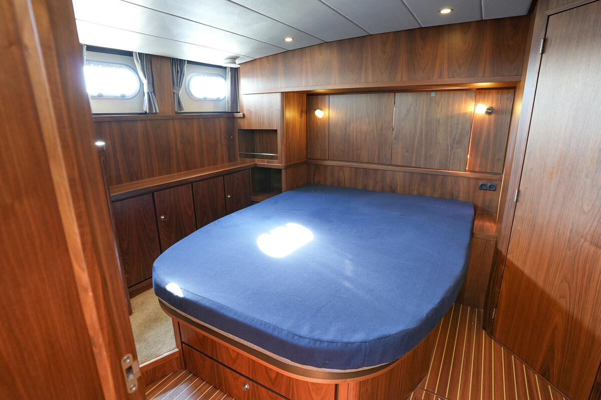 foto: 23 Linssen Grand Sturdy 410 AC Variotop met stabilisator