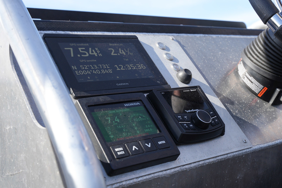 foto: 12 Dock Steel 650