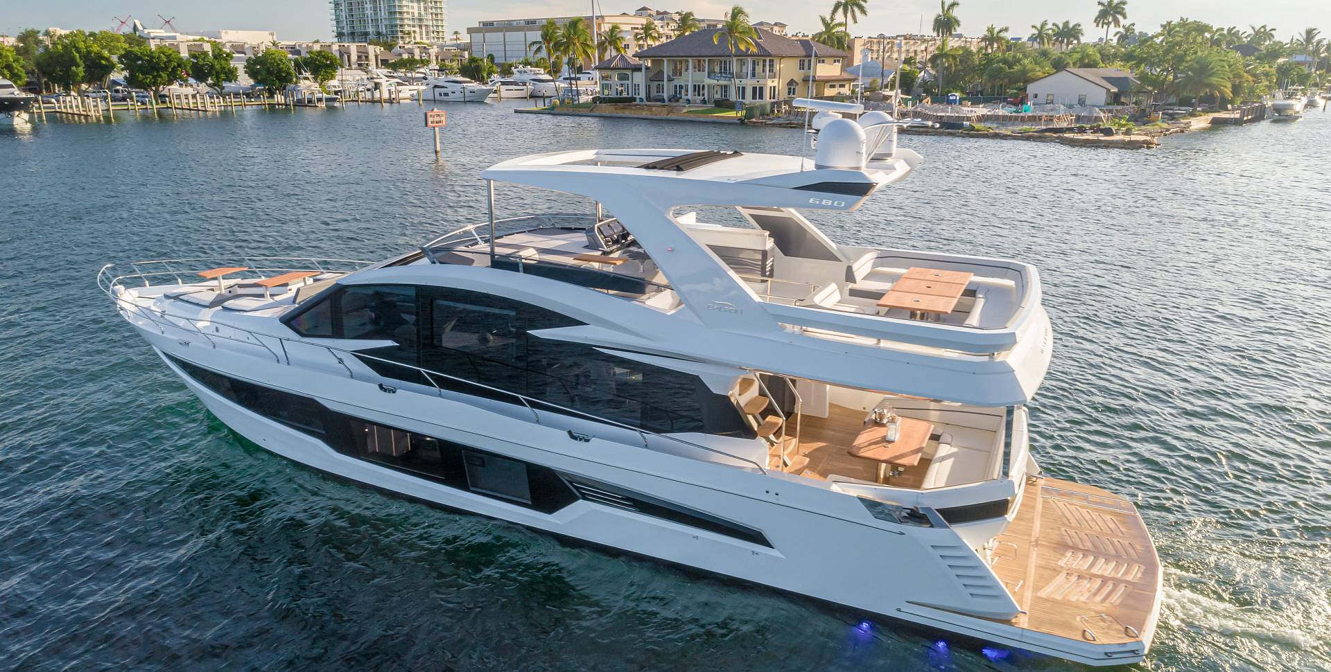 foto: 10 Galeon 680 Fly