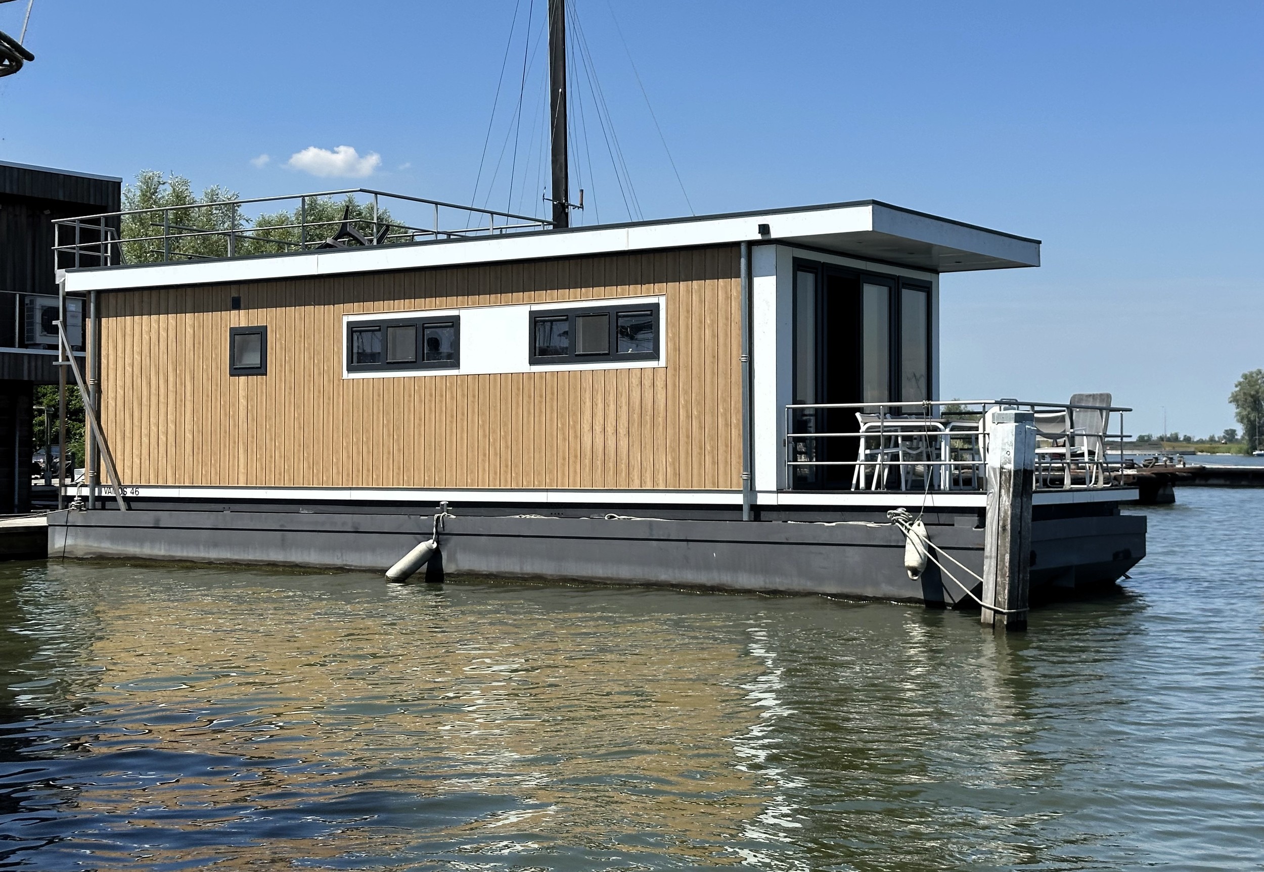 foto: 16 Vamos 46 Houseboat Charter