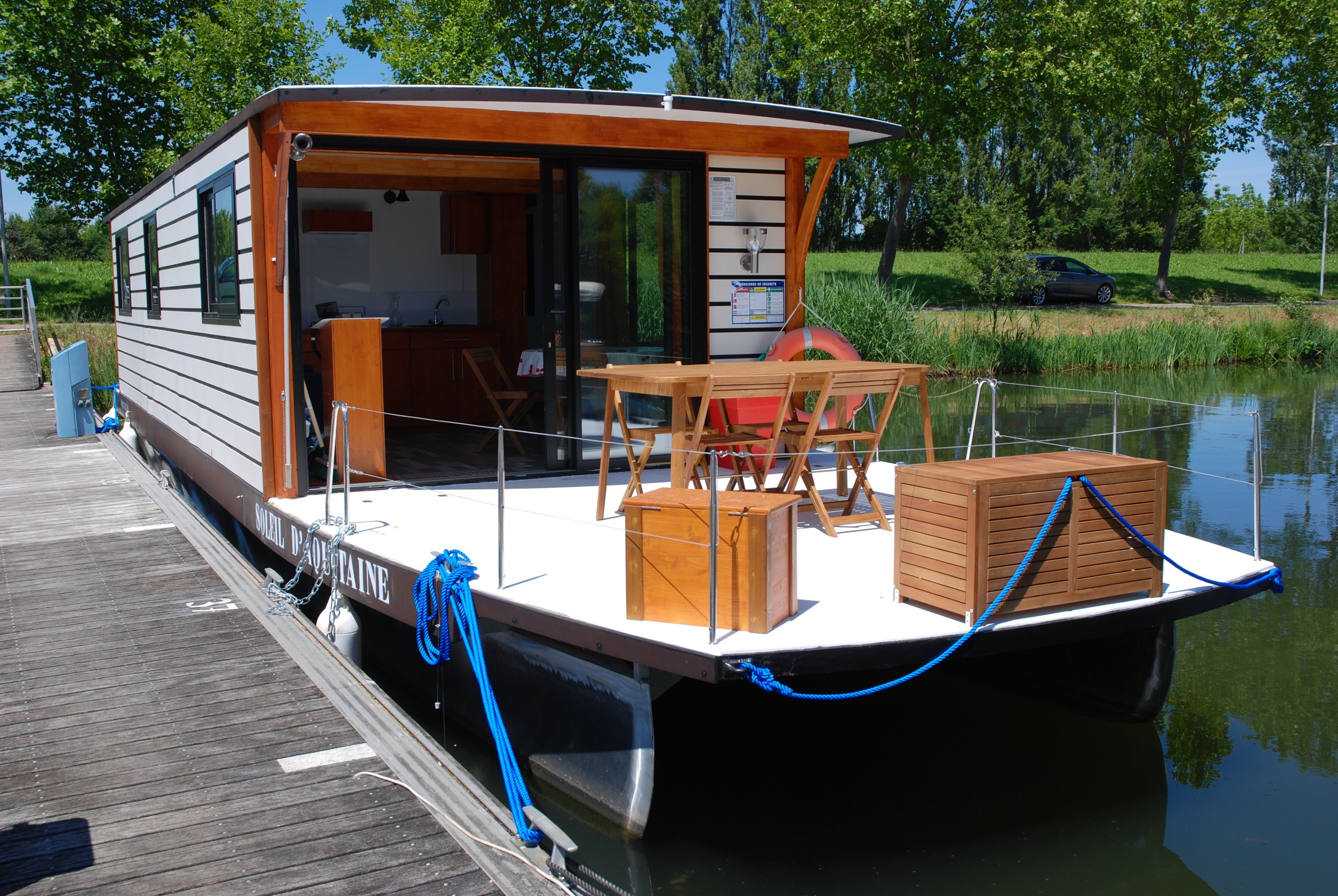 foto: 4 PHOEBUS COCHE SOLAIRE  LECTRICAL SELF POWERED BOAT Catamaran Standaard