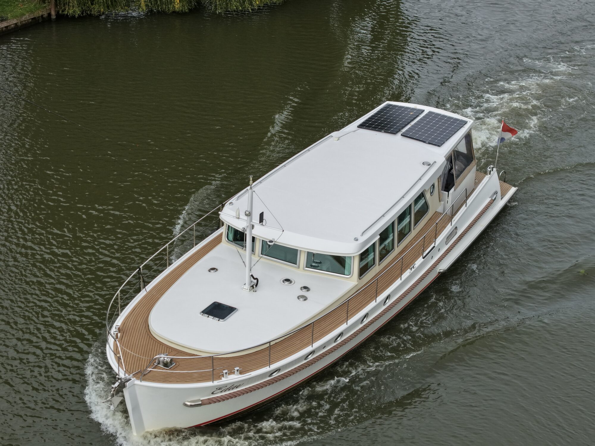 foto: 59 Serious Yachts Serious Yachts Gently Low Bridge 45 Sedan
