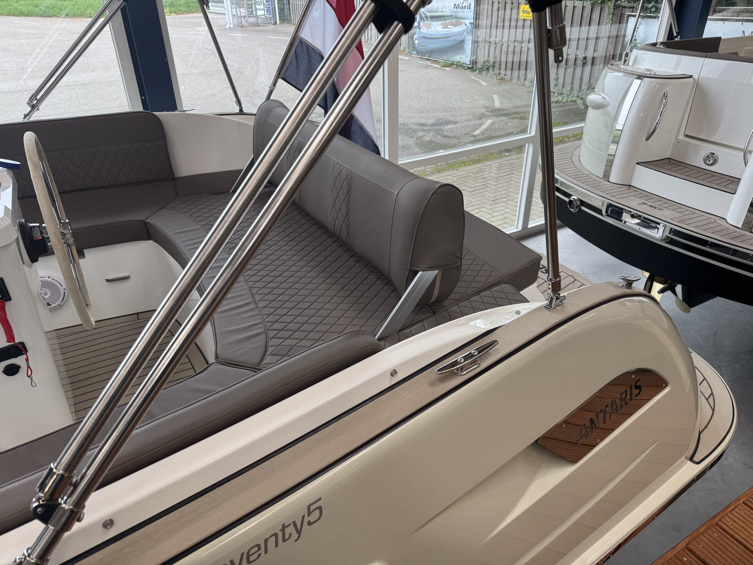 foto: 7 Antaris Seventy5 (op voorraad)
