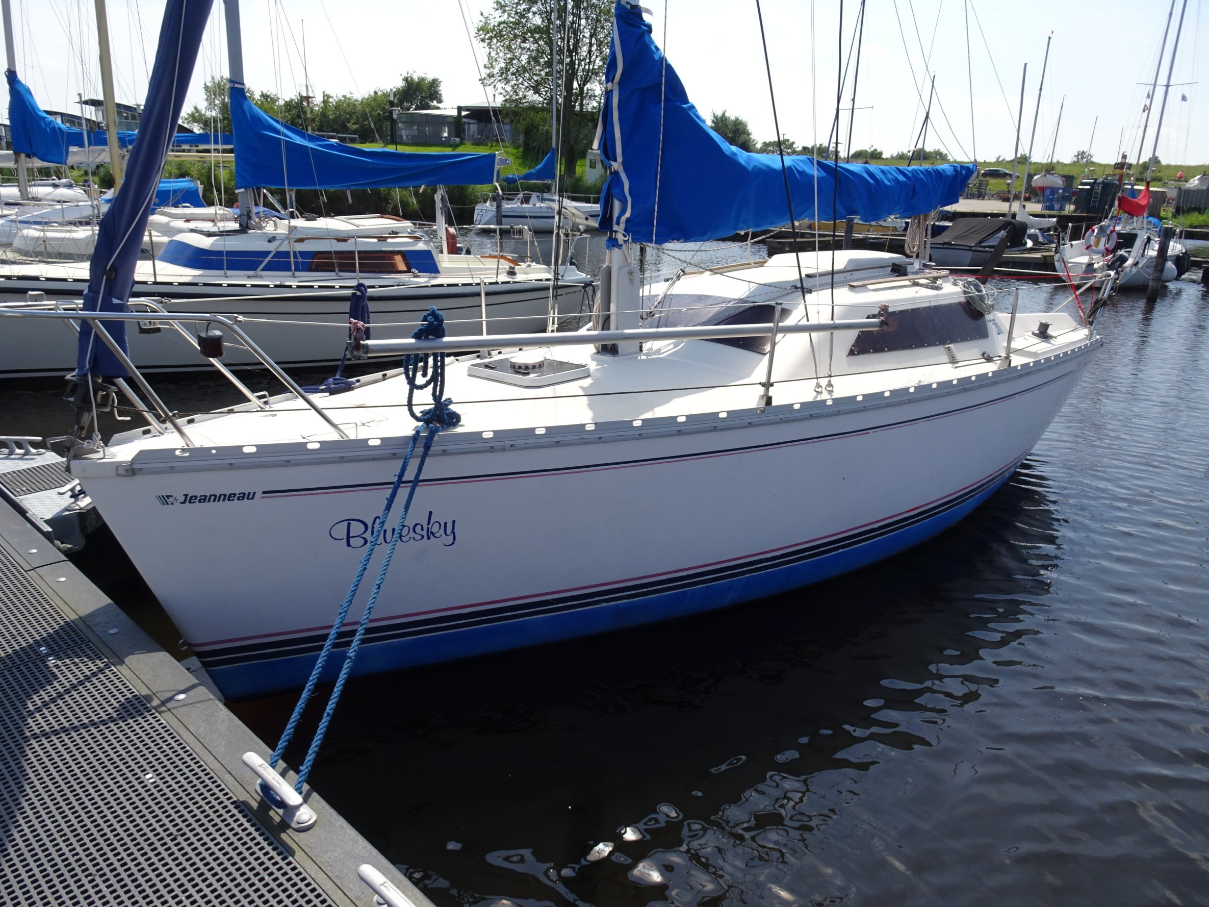 foto: 2 Jeanneau Tonic 23
