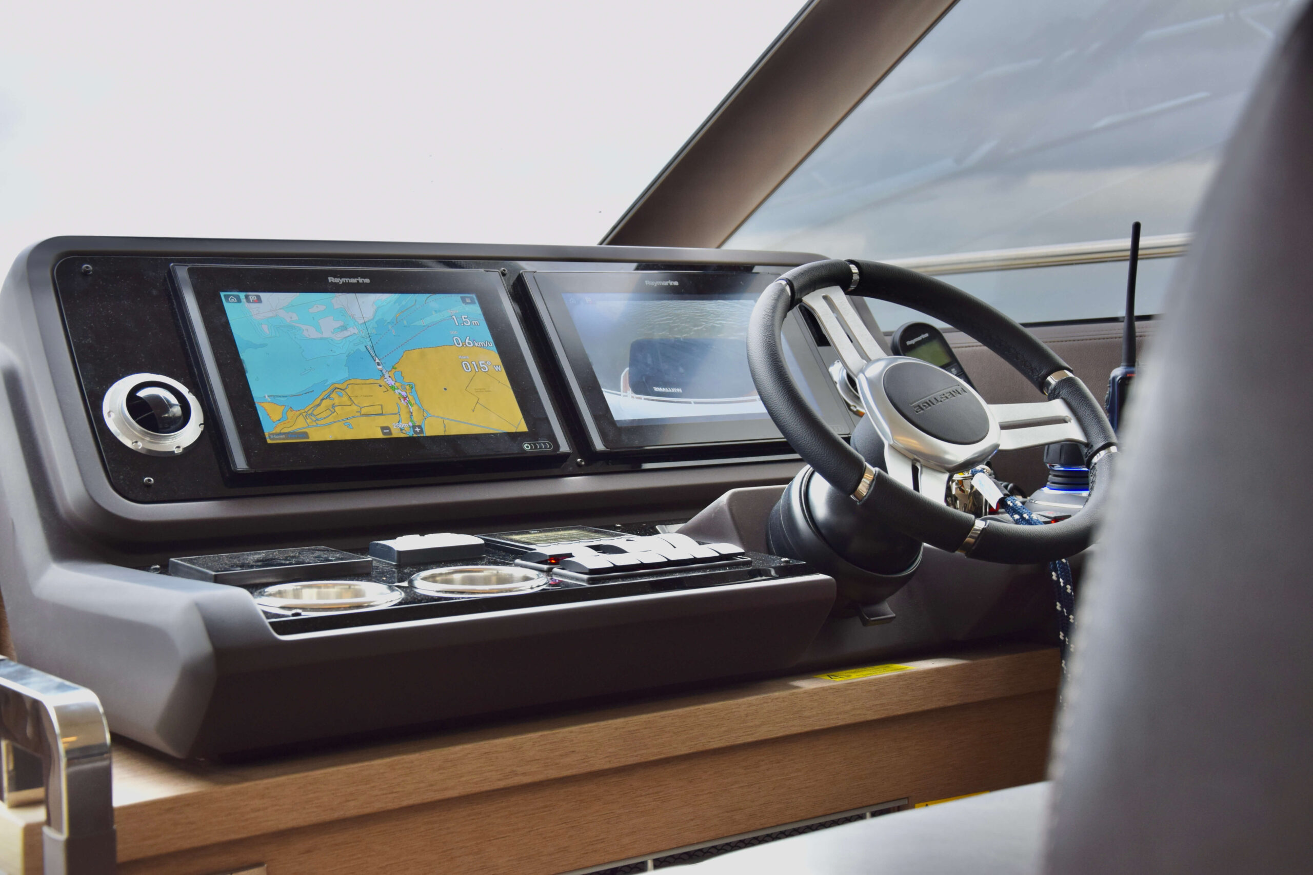 foto: 27 Prestige 590 Flybridge #49