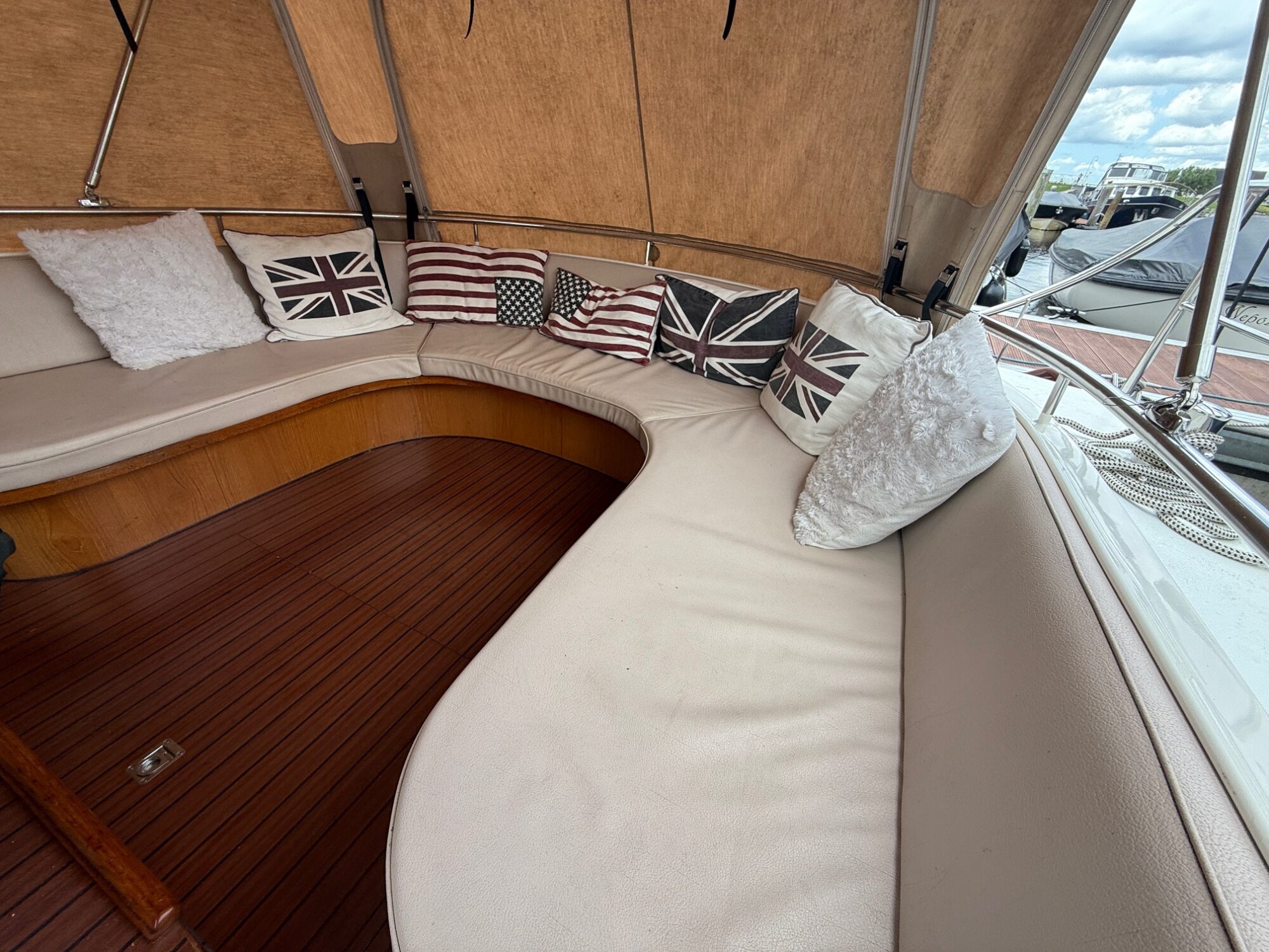 foto: 13 Valkkruiser Valkkruiser 8.50 Cabinsloep