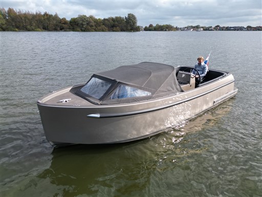 foto: 14 Seafury Hawker 725