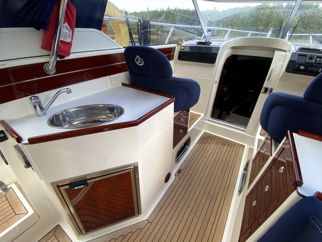 foto: 8 Aquador 33 HT