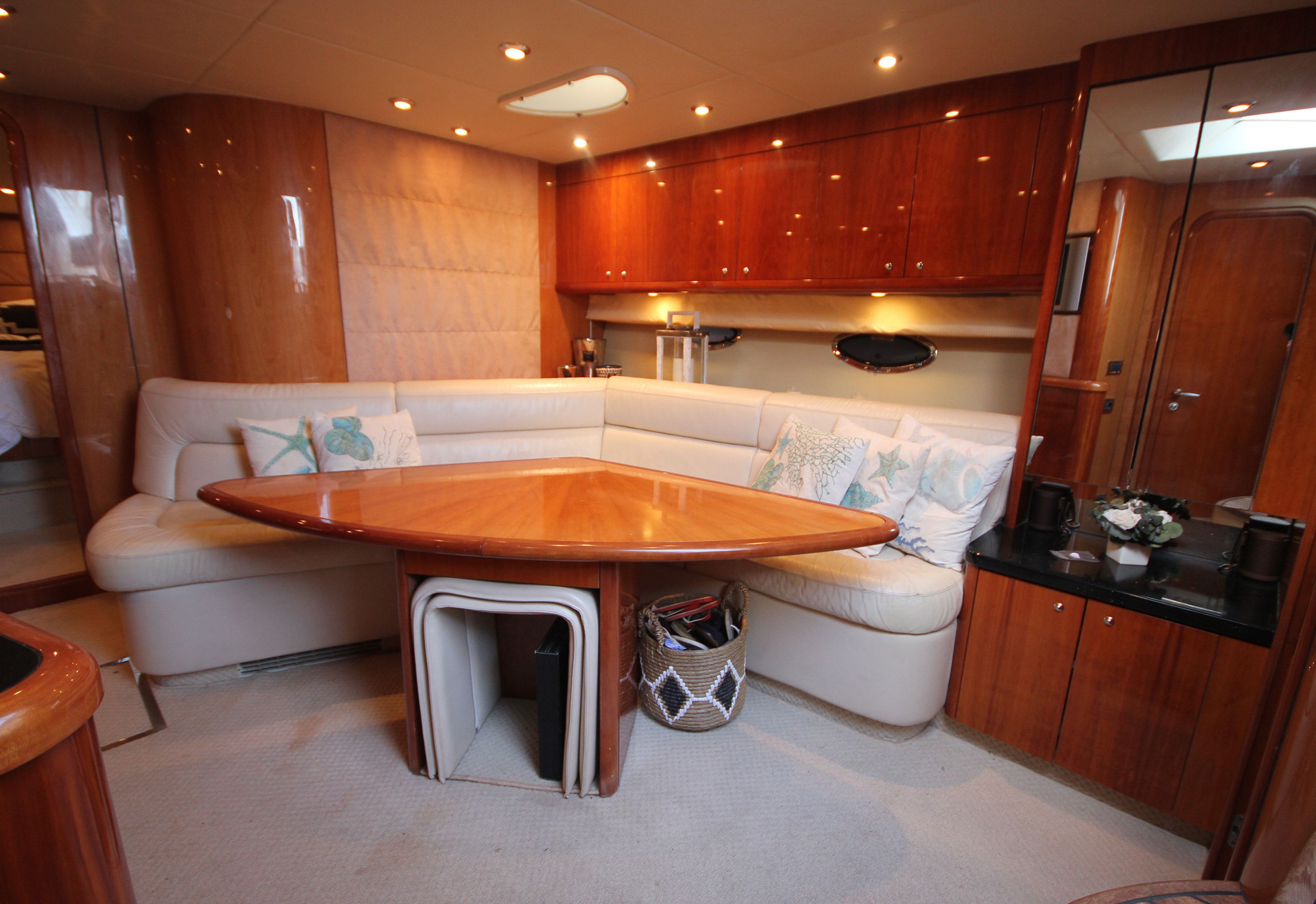 foto: 8 Sunseeker Portofino 53