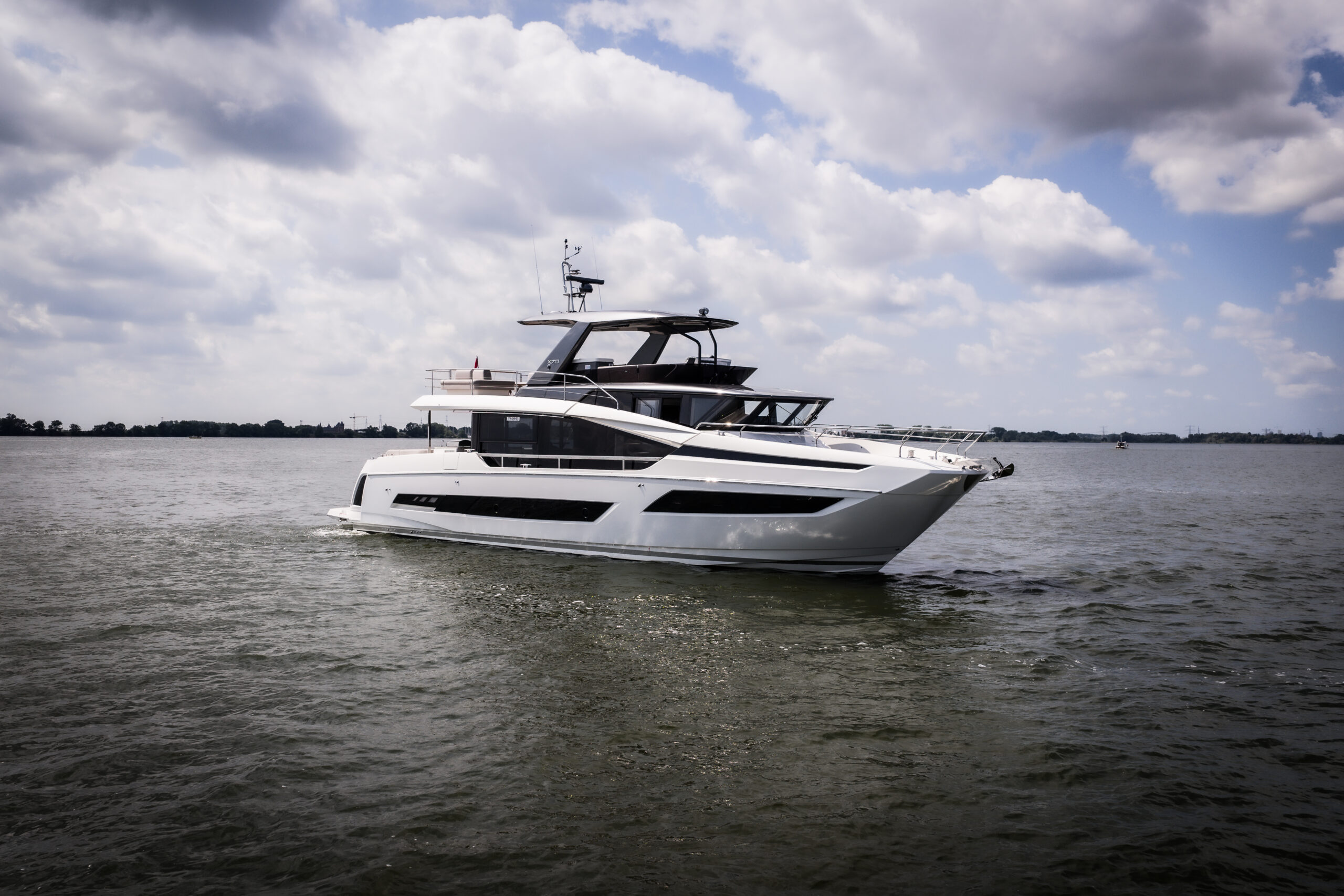 foto: 64 Prestige X70