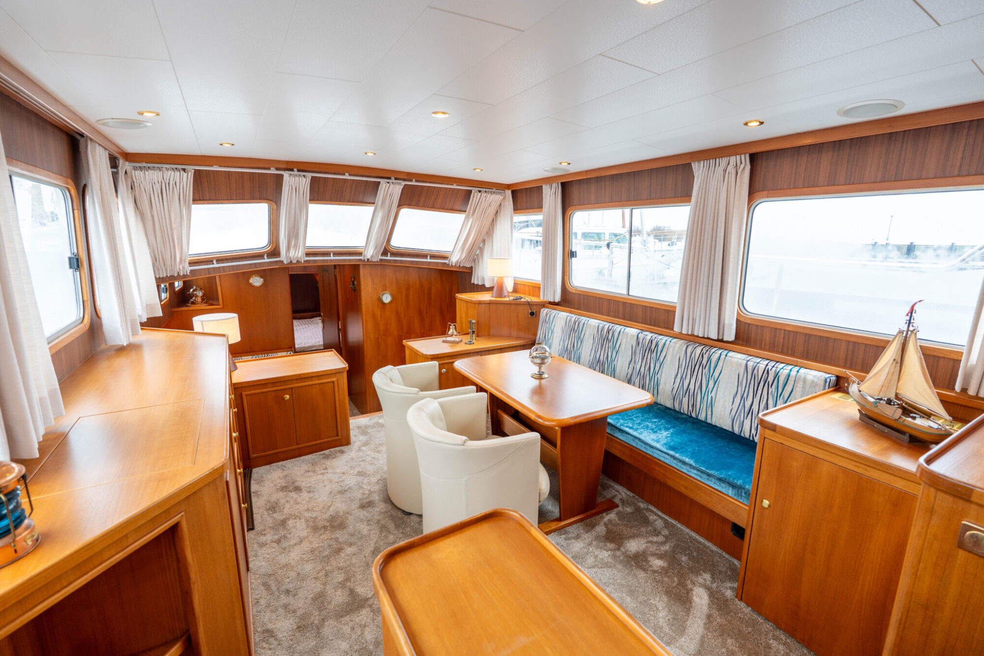 foto: 16 Pieter Beeldsnijder Pieter Beeldsnijder Spiegelkotter 15.00 VS