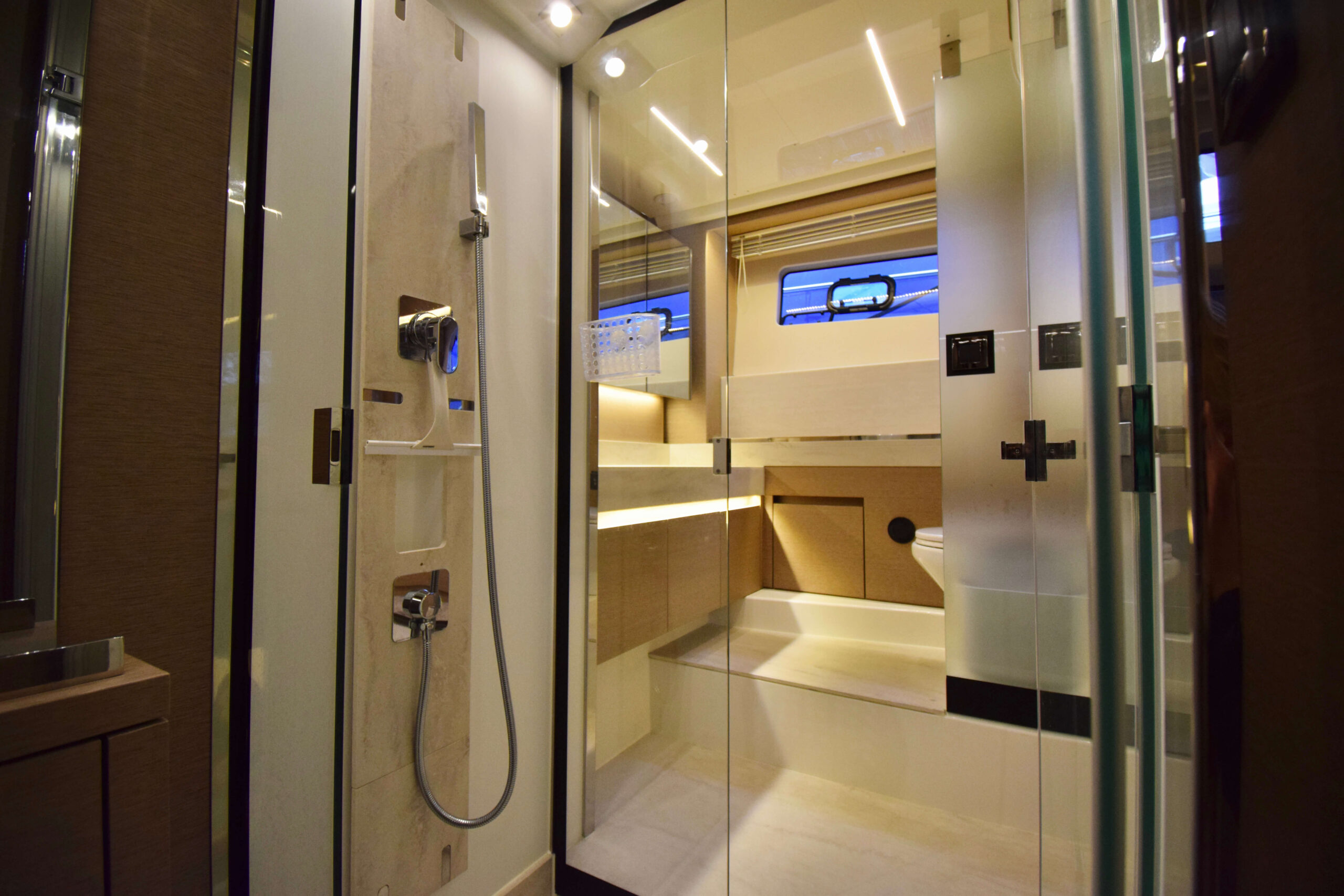 foto: 28 Prestige 590 Flybridge #49
