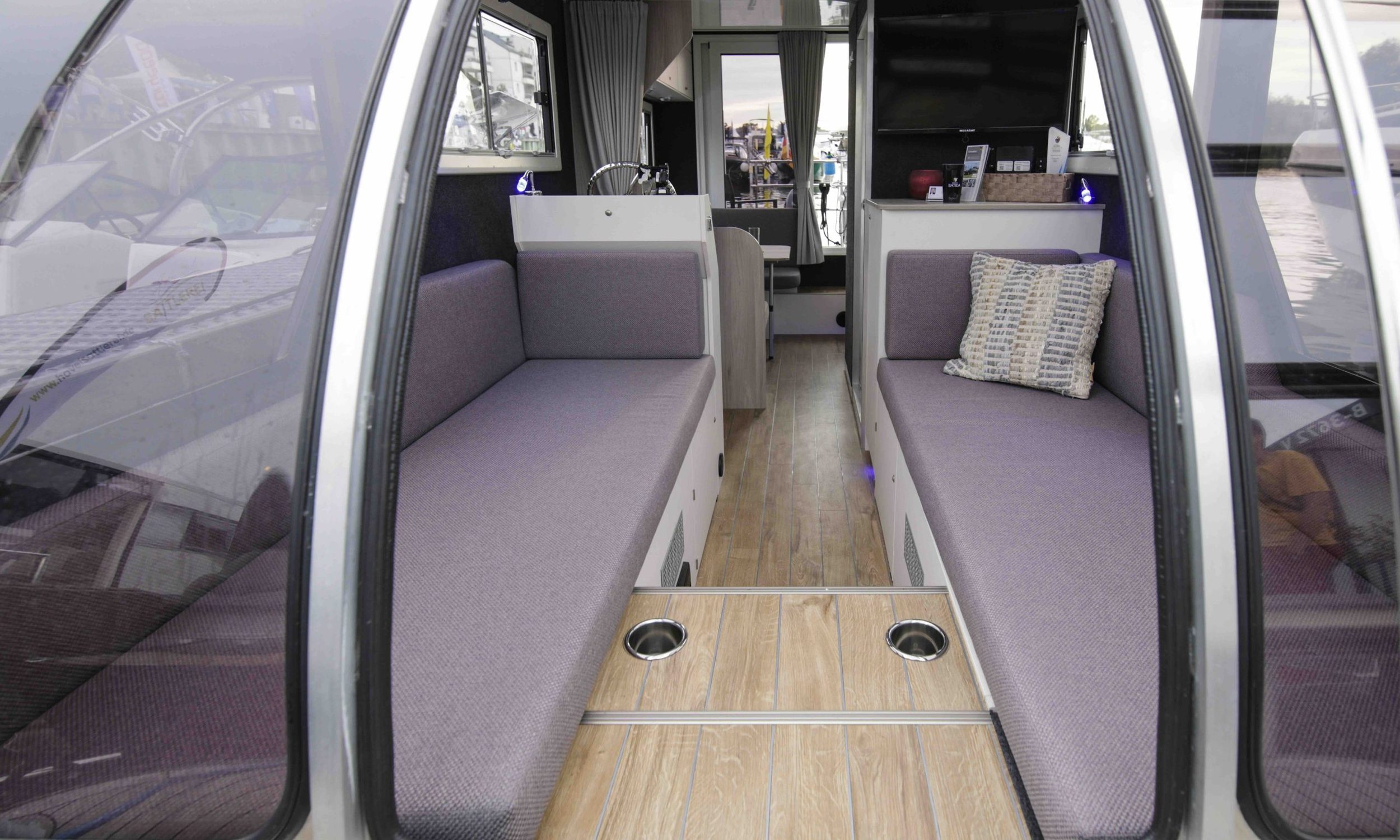 foto: 5 Caravanboat DepartureOne M