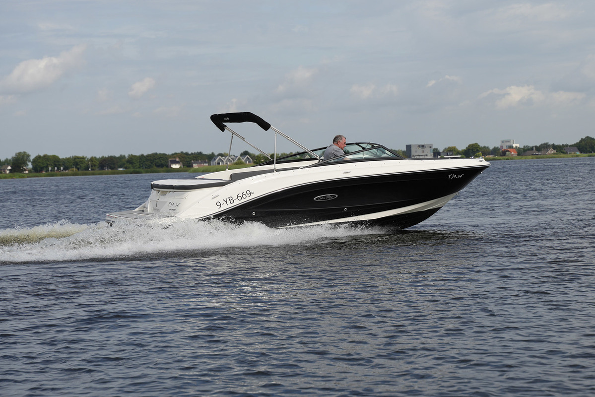 foto: 20 Sea Ray  SPX 230