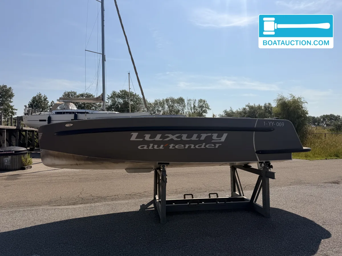 foto: 6 Luxury Alu tender 65