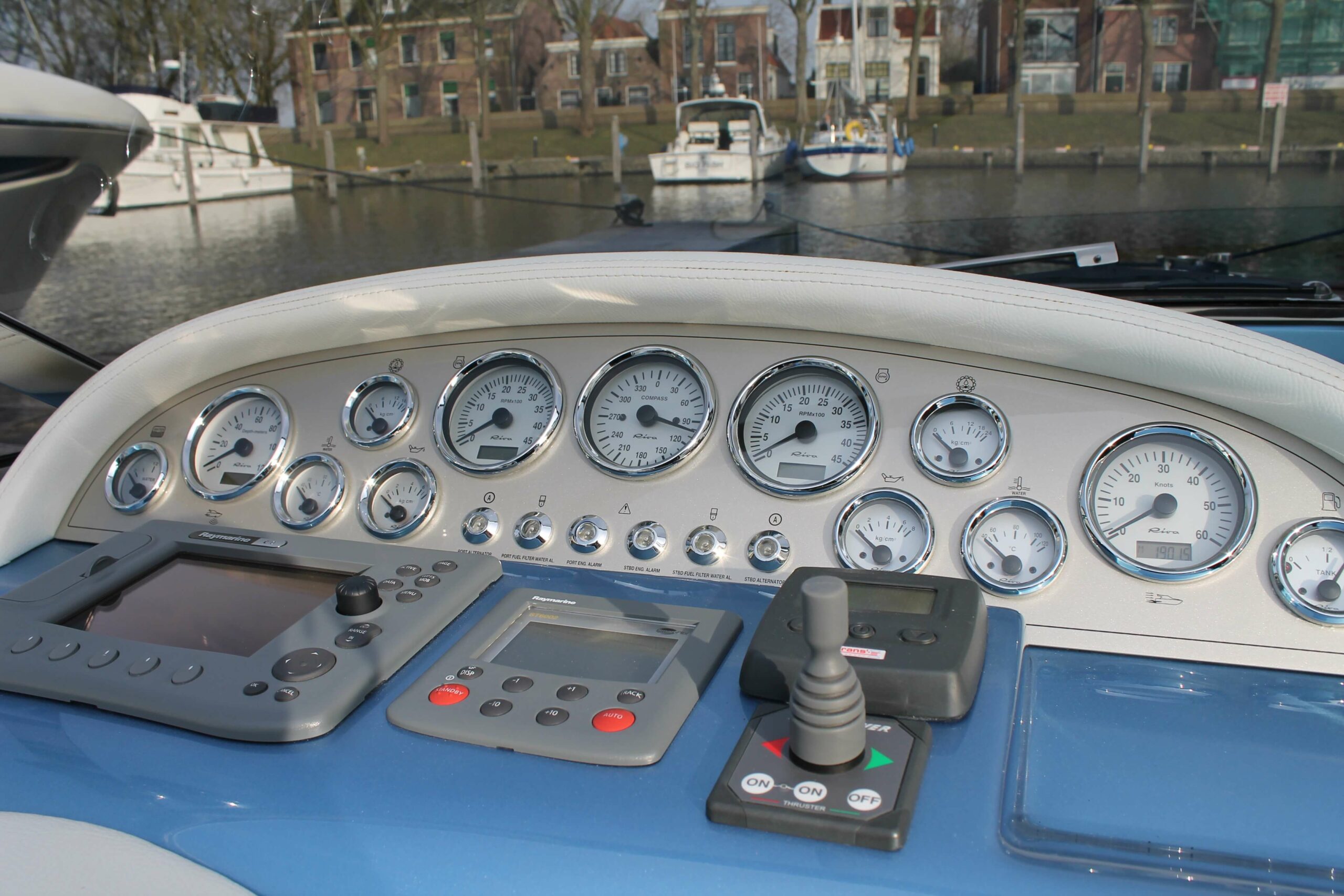 foto: 15 Riva 33 Aquariva Super