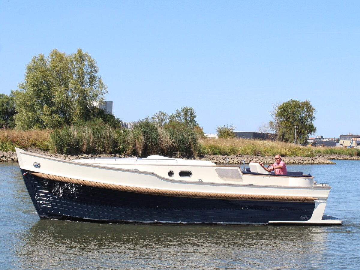 hoofdfoto: 1 Newport Bass
