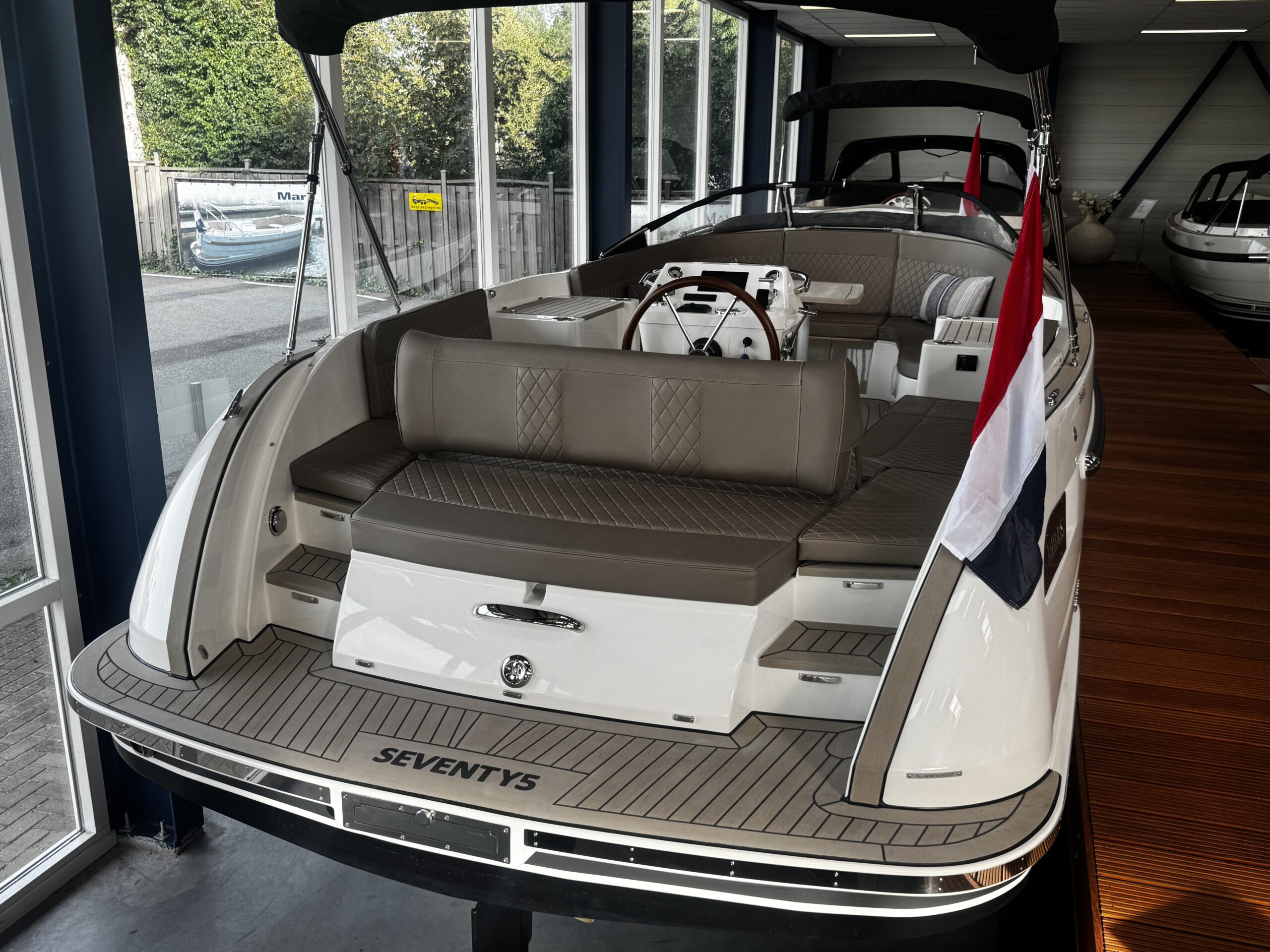 foto: 8 Antaris Seventy5 Hybride (op voorraad)